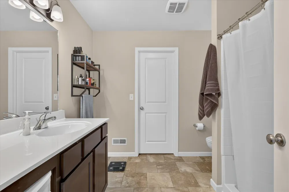 1314 Highland Hill Lowell, MI 49331