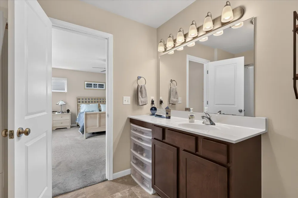 1314 Highland Hill Lowell, MI 49331
