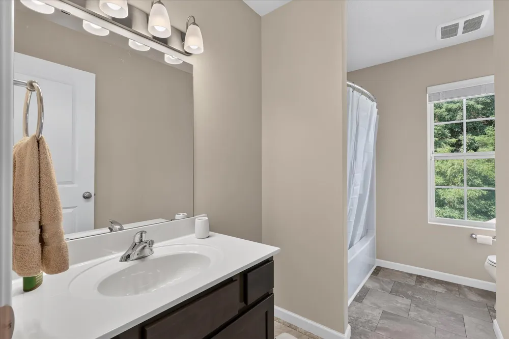 1314 Highland Hill Lowell, MI 49331