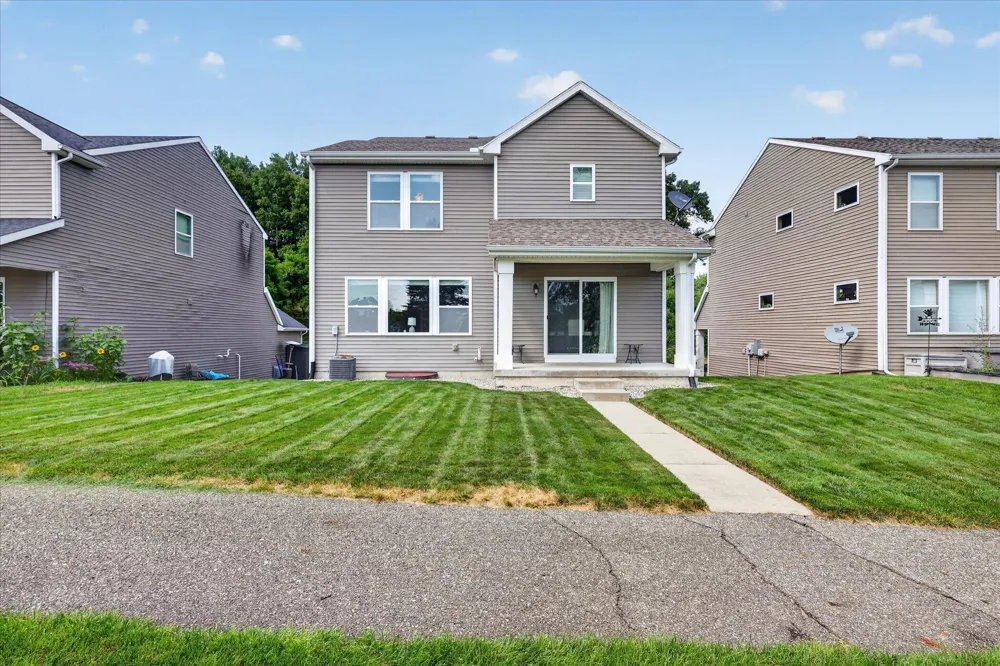 1314 Highland Hill Lowell, MI 49331