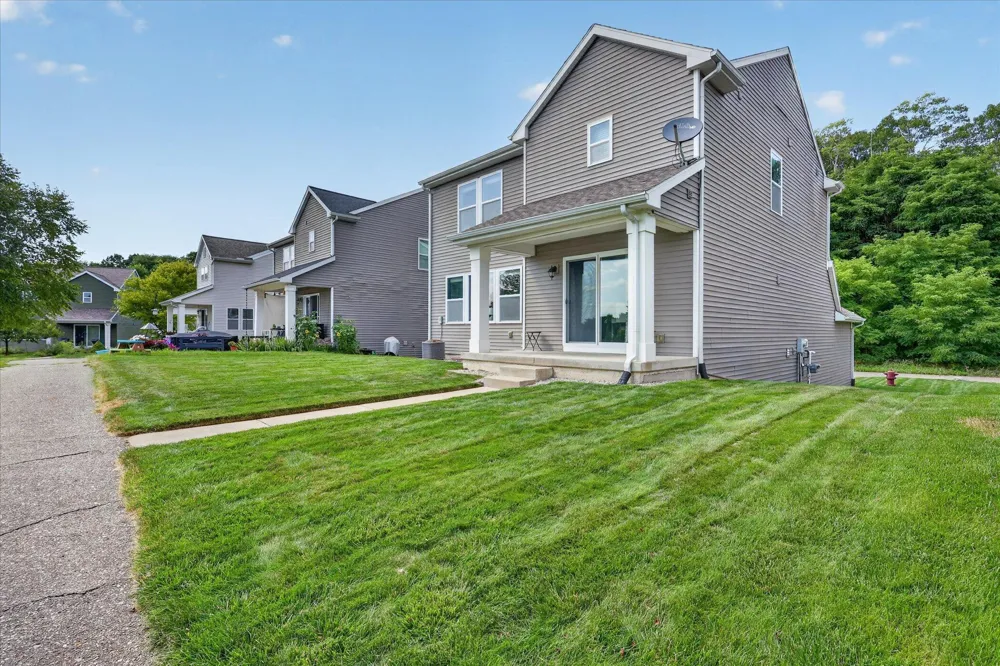 1314 Highland Hill Lowell, MI 49331