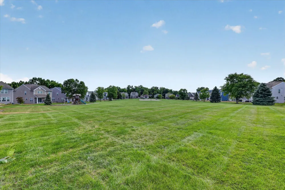 1314 Highland Hill Lowell, MI 49331