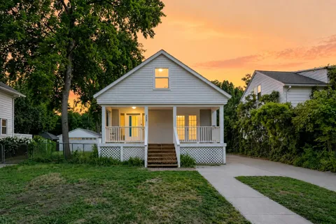 125 E Lawrence Avenue