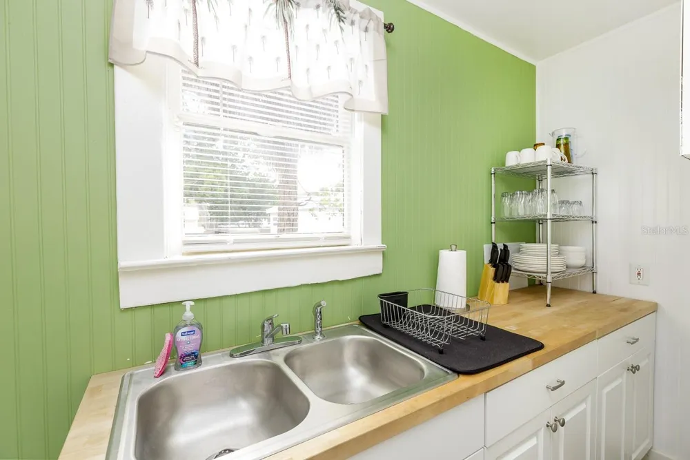 1043 7TH AVENUE #1 St Petersburg, FL 33705