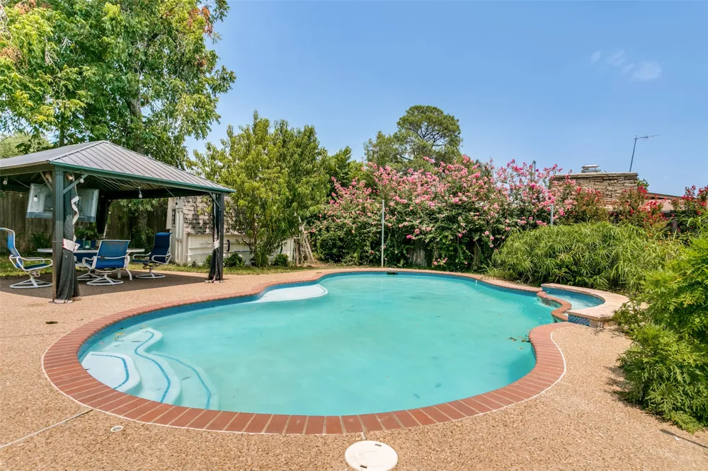 4601 Holiday Lane E North Richland Hills, TX 76180