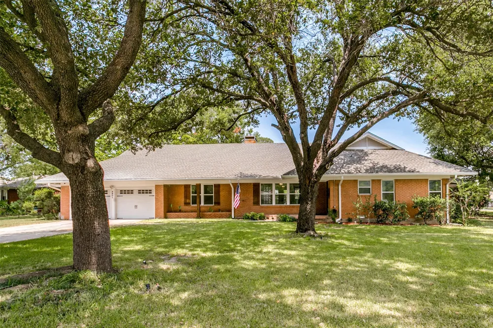 4601 Holiday Lane E North Richland Hills, TX 76180