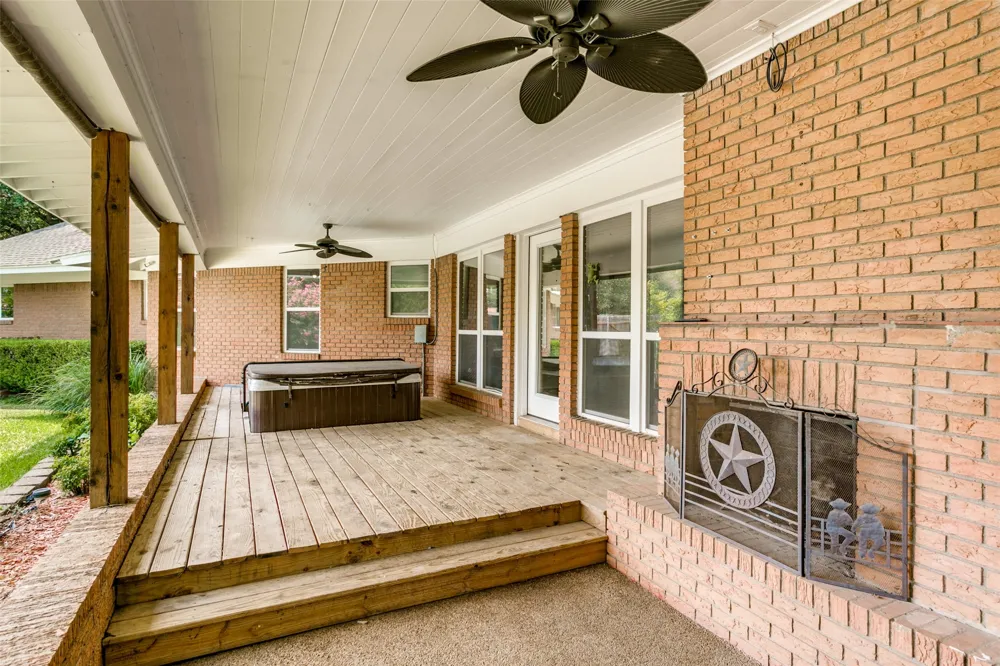 4601 Holiday Lane E North Richland Hills, TX 76180