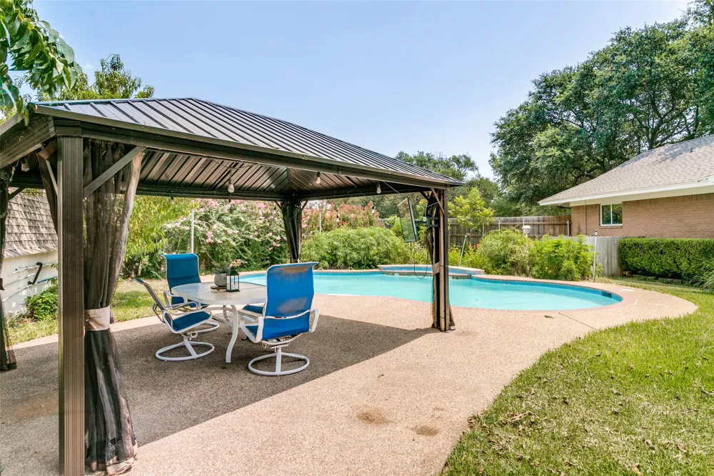 4601 Holiday Lane E North Richland Hills, TX 76180