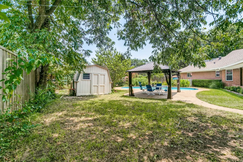 4601 Holiday Lane E North Richland Hills, TX 76180