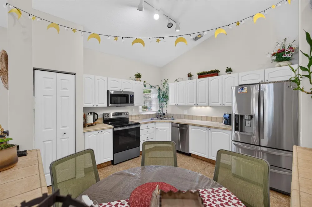 8058 Via Hacienda Riviera Beach, FL 33418