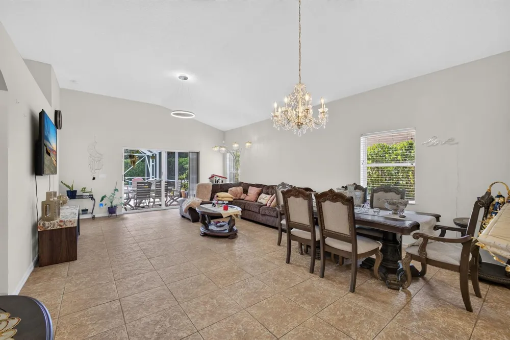 8058 Via Hacienda Riviera Beach, FL 33418