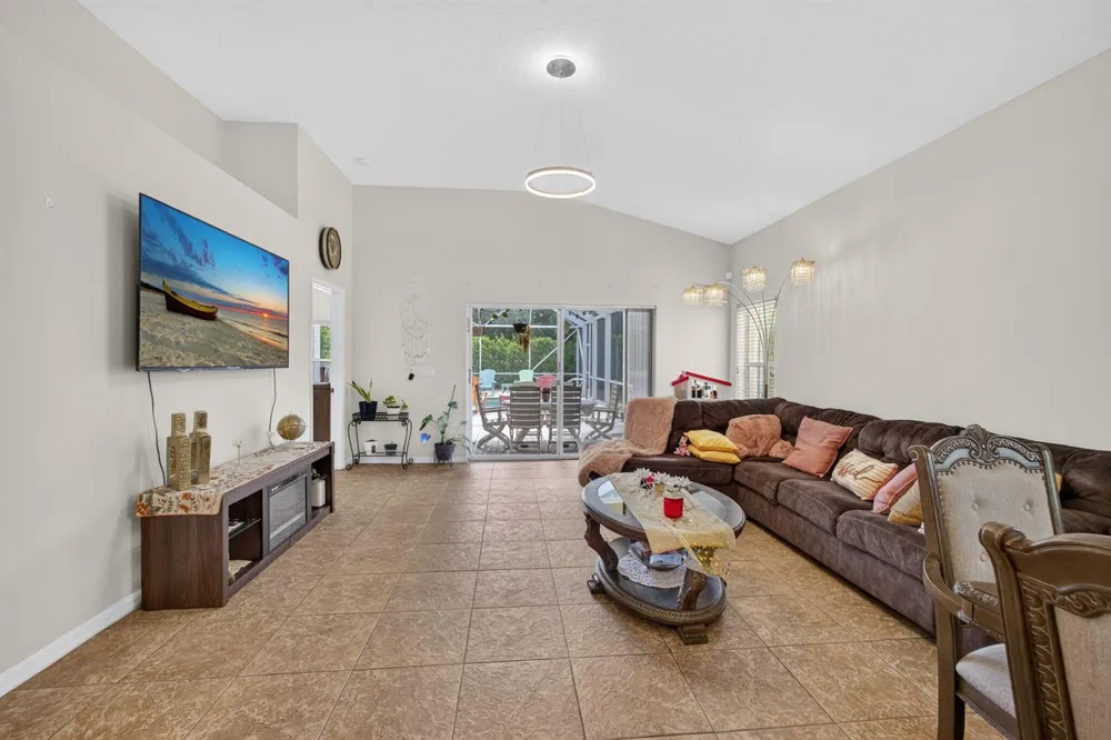 8058 Via Hacienda Riviera Beach, FL 33418