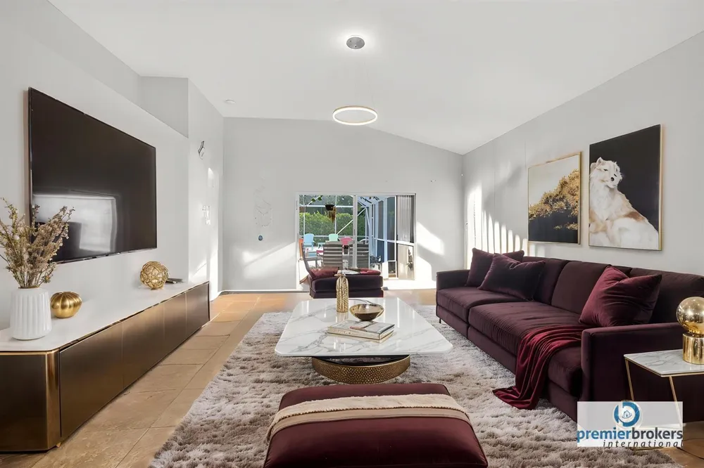 8058 Via Hacienda Riviera Beach, FL 33418