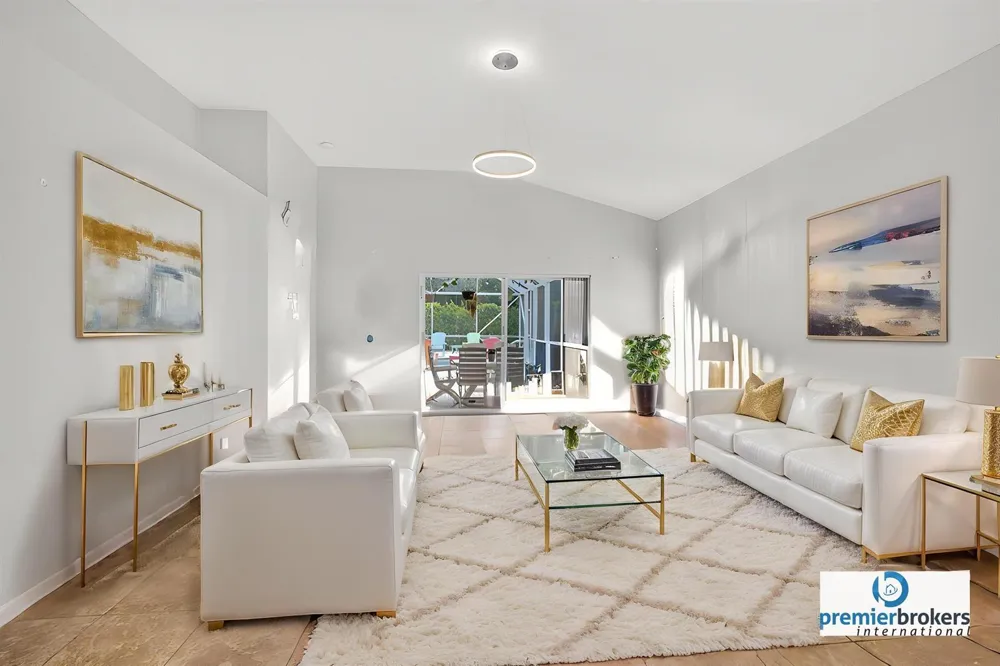 8058 Via Hacienda Riviera Beach, FL 33418