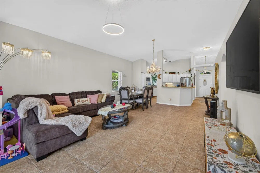 8058 Via Hacienda Riviera Beach, FL 33418