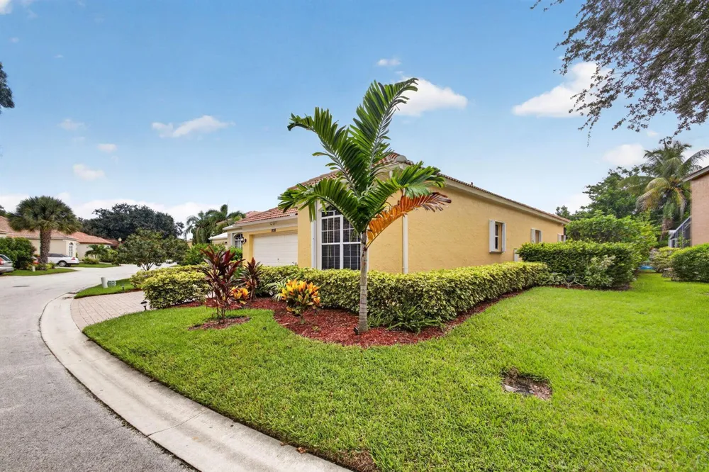 8058 Via Hacienda Riviera Beach, FL 33418