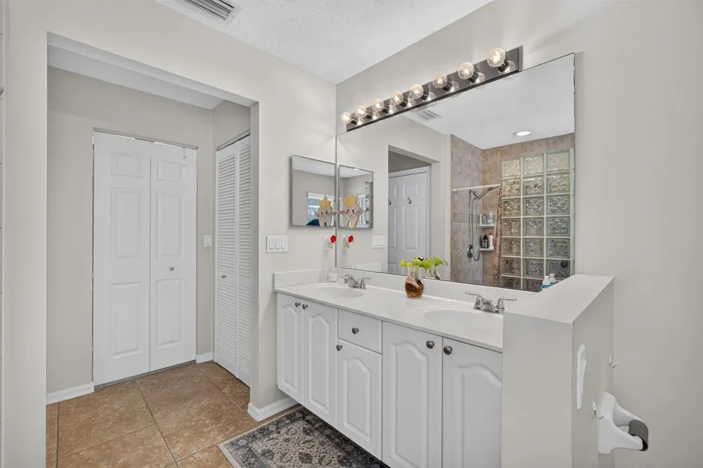 8058 Via Hacienda Riviera Beach, FL 33418