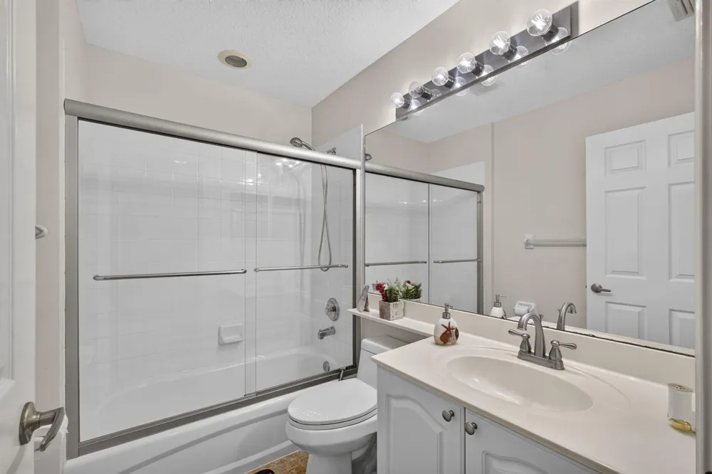 8058 Via Hacienda Riviera Beach, FL 33418
