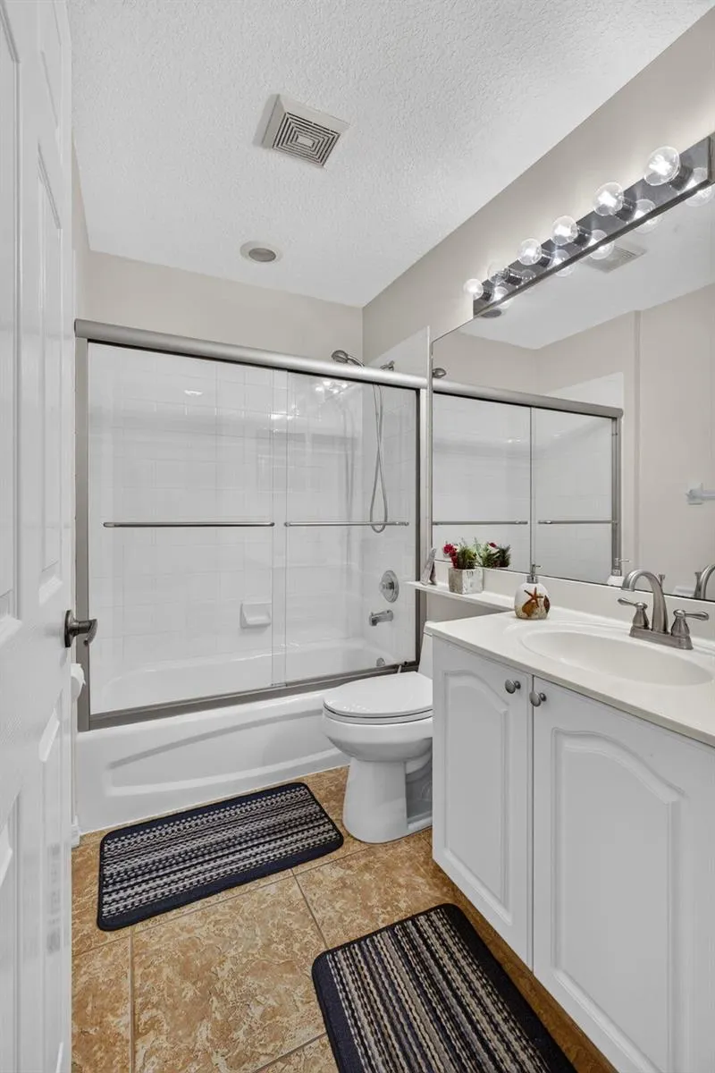 8058 Via Hacienda Riviera Beach, FL 33418