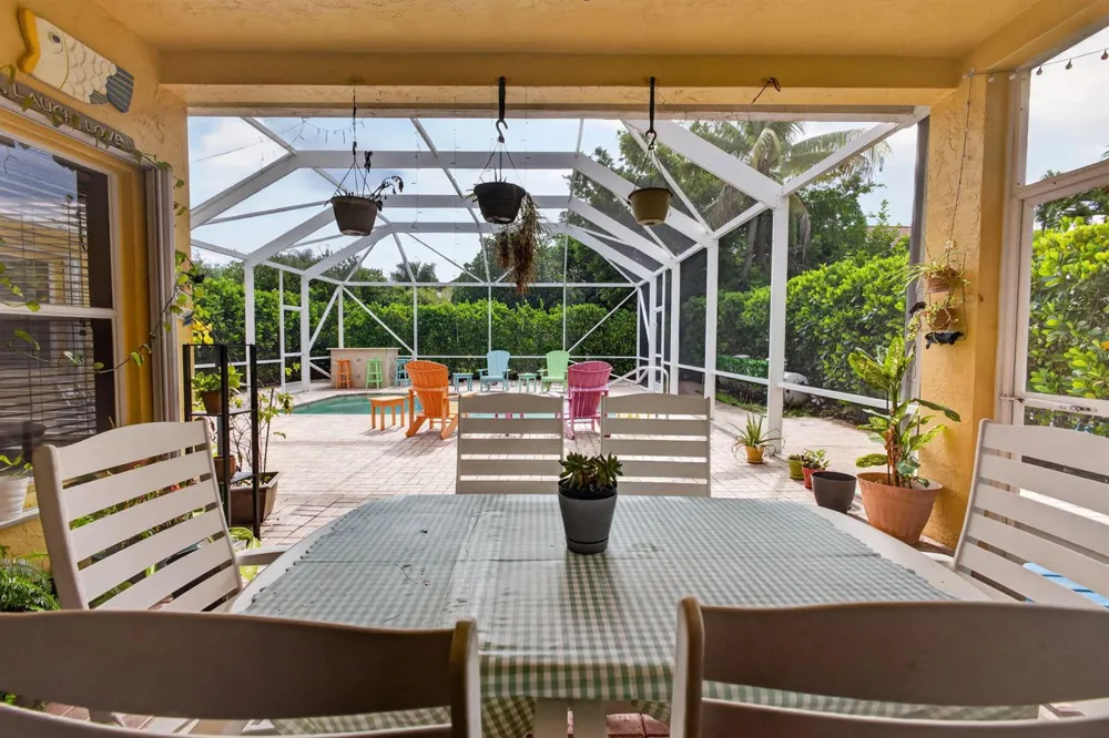 8058 Via Hacienda Riviera Beach, FL 33418