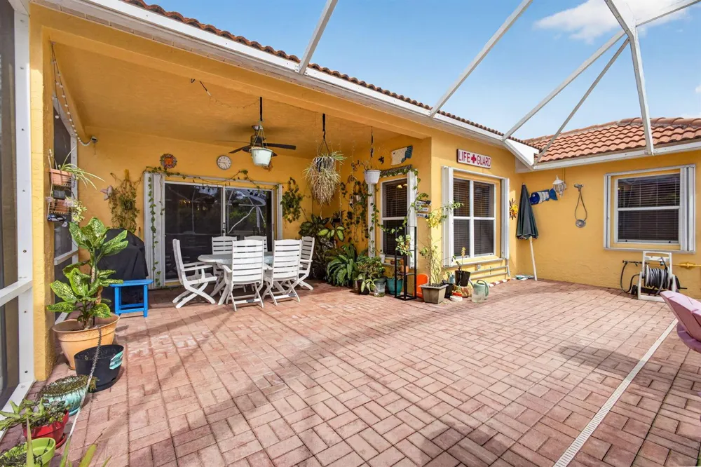 8058 Via Hacienda Riviera Beach, FL 33418