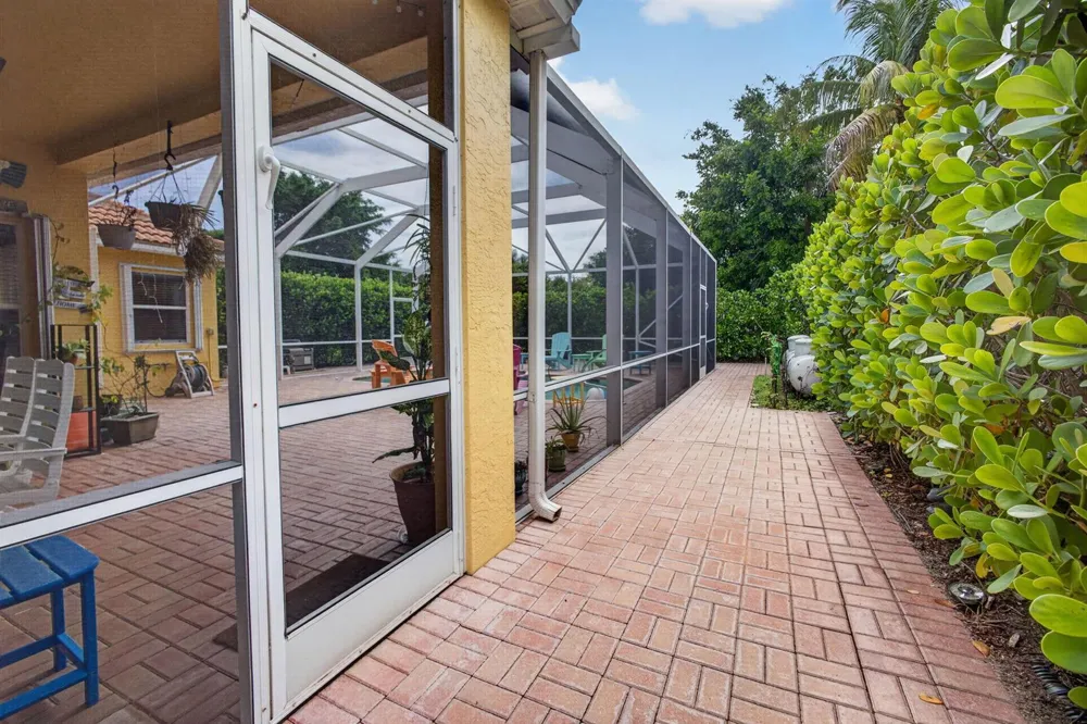 8058 Via Hacienda Riviera Beach, FL 33418