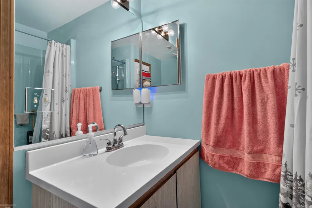 68260 Rosewood Lane Richmond City, MI 48062