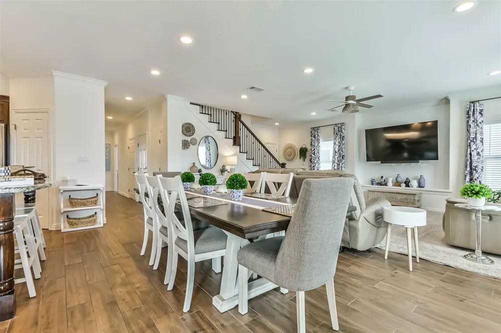 429 Jeanie Lynne Circle Tiki Island, TX 77554