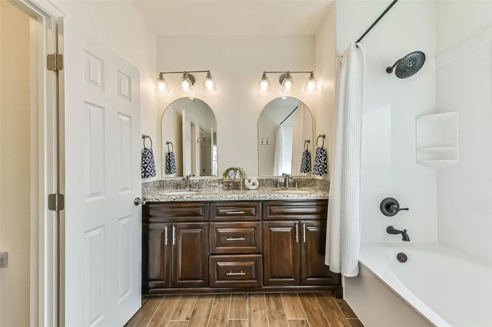 429 Jeanie Lynne Circle Tiki Island, TX 77554