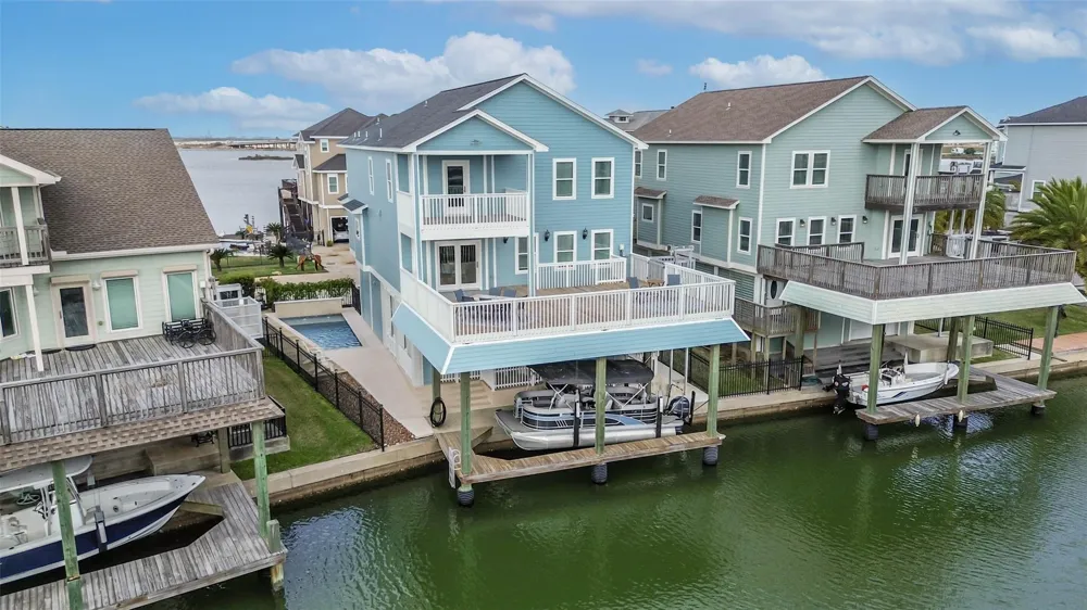 429 Jeanie Lynne Circle Tiki Island, TX 77554