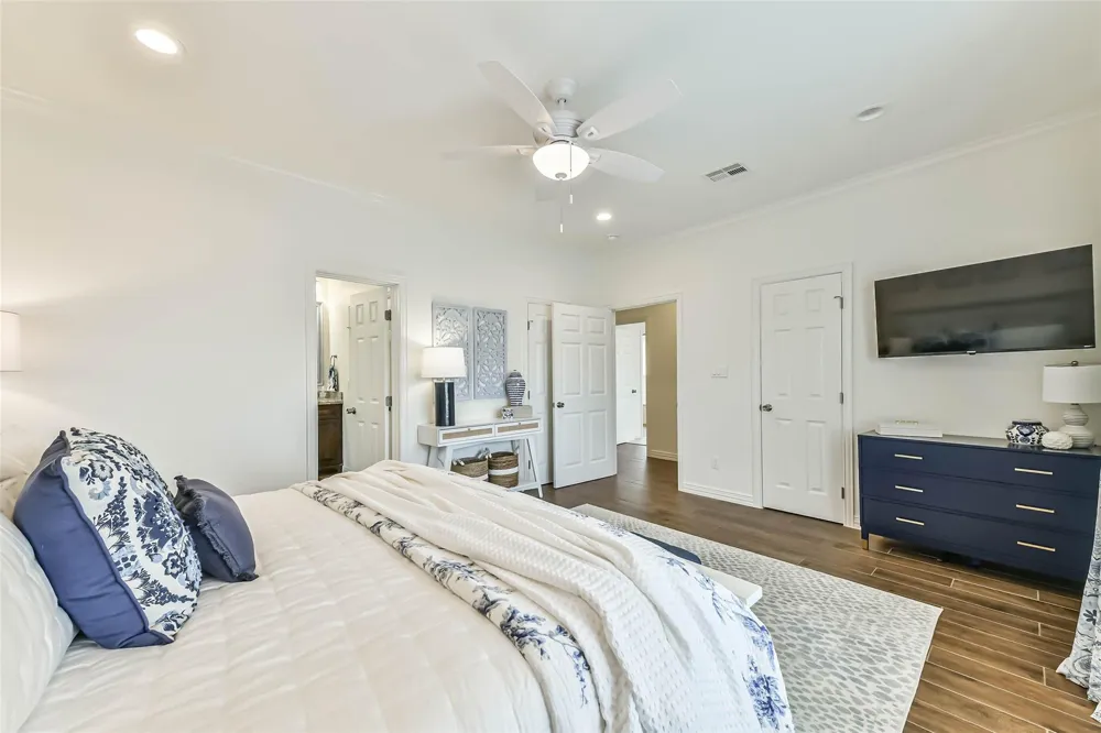 429 Jeanie Lynne Circle Tiki Island, TX 77554