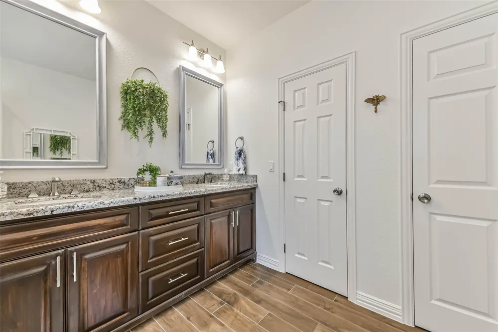 429 Jeanie Lynne Circle Tiki Island, TX 77554