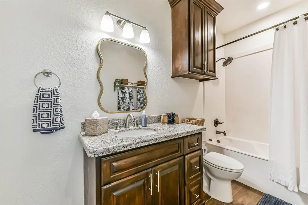 429 Jeanie Lynne Circle Tiki Island, TX 77554