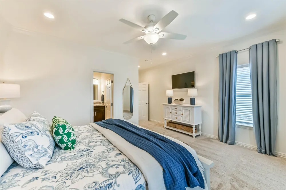 429 Jeanie Lynne Circle Tiki Island, TX 77554