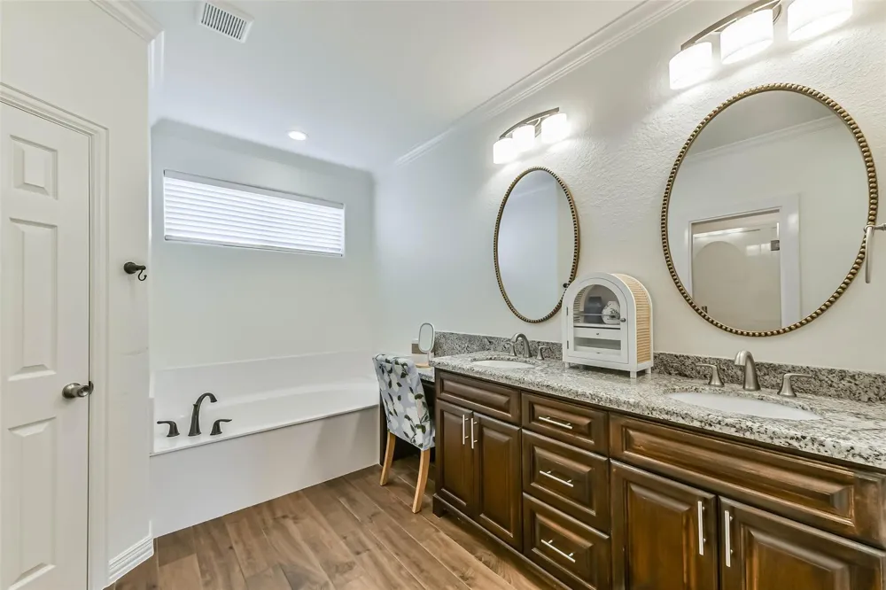 429 Jeanie Lynne Circle Tiki Island, TX 77554