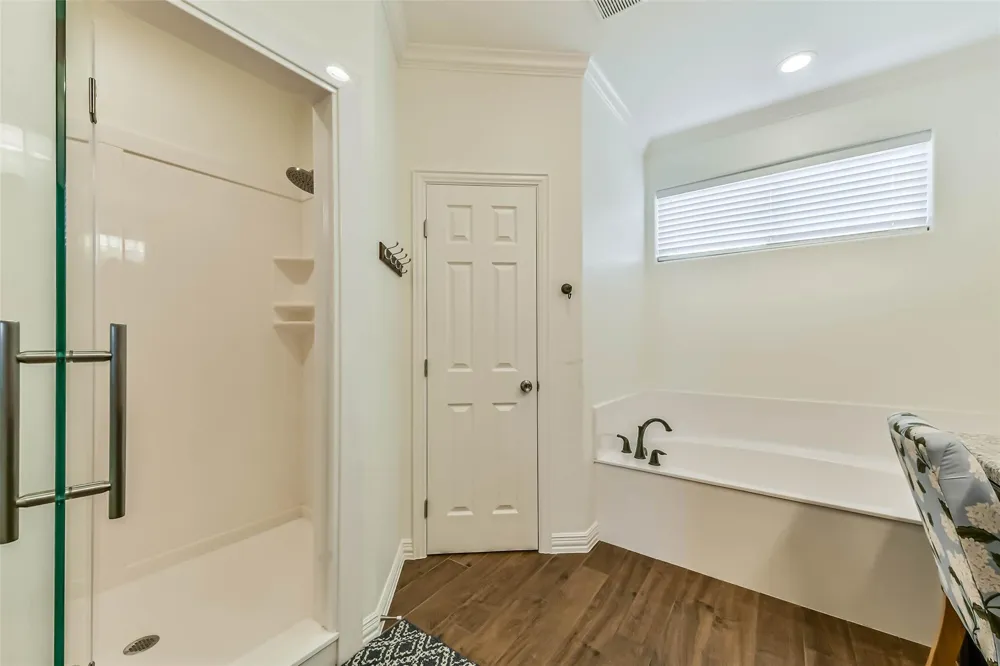 429 Jeanie Lynne Circle Tiki Island, TX 77554