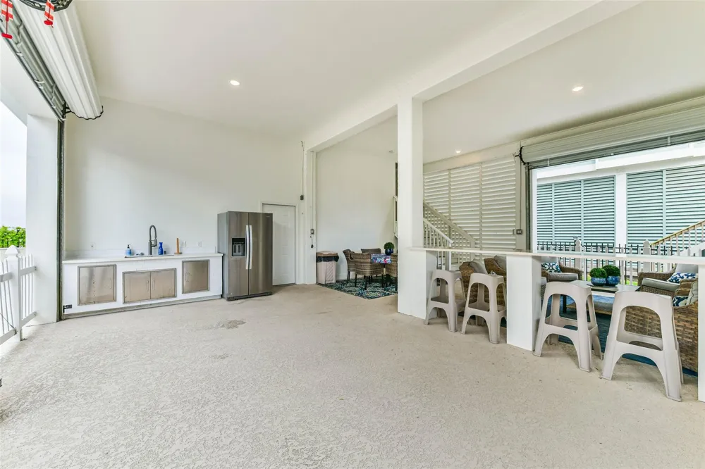 429 Jeanie Lynne Circle Tiki Island, TX 77554