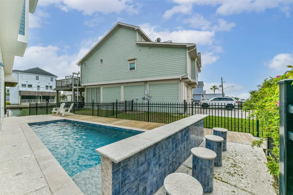 429 Jeanie Lynne Circle Tiki Island, TX 77554