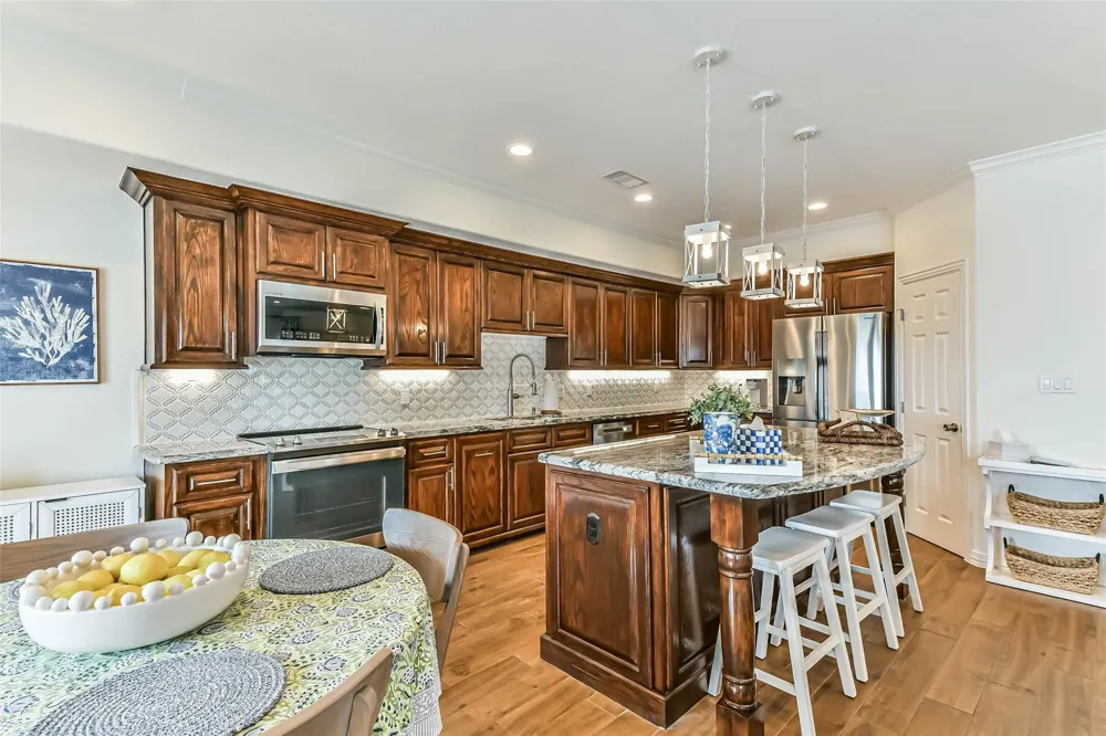 429 Jeanie Lynne Circle Tiki Island, TX 77554