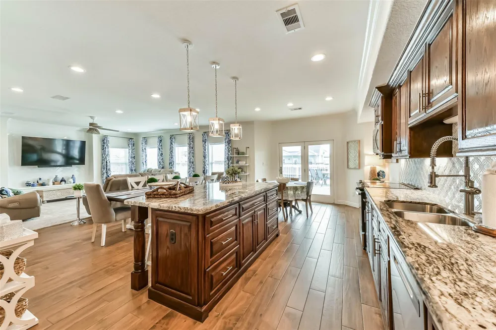 429 Jeanie Lynne Circle Tiki Island, TX 77554