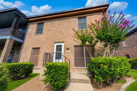 830 Threadneedle Street #224