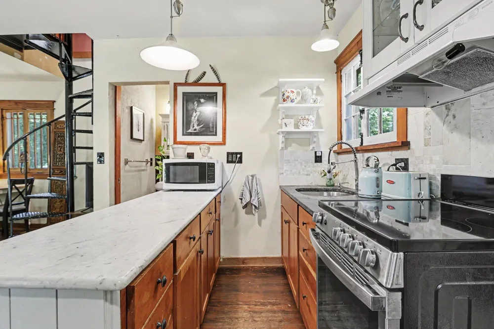 6650 Pine Lane Sawyer, MI 49125