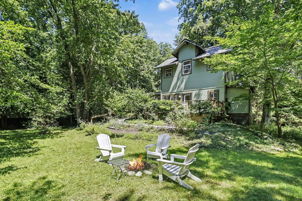 6650 Pine Lane Sawyer, MI 49125