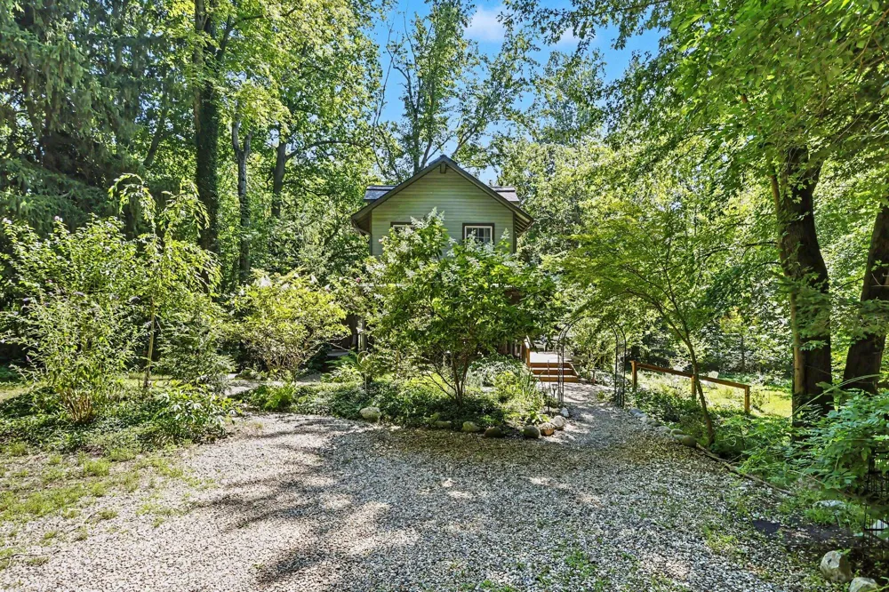 6650 Pine Lane Sawyer, MI 49125