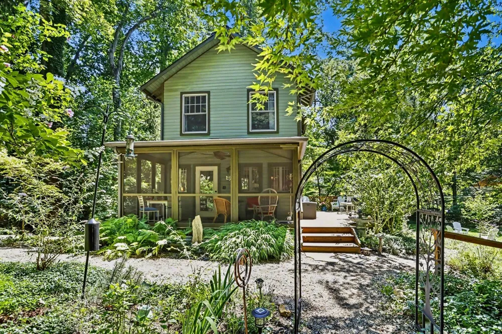 6650 Pine Lane Sawyer, MI 49125