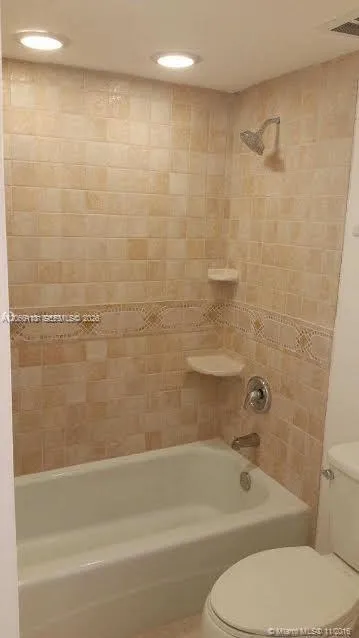 3670 Inverrary Dr #1U Lauderhill, FL 33319