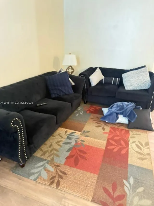 3670 Inverrary Dr #1U Lauderhill, FL 33319