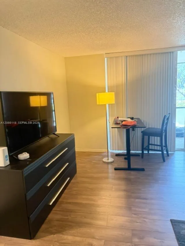 3670 Inverrary Dr #1U Lauderhill, FL 33319