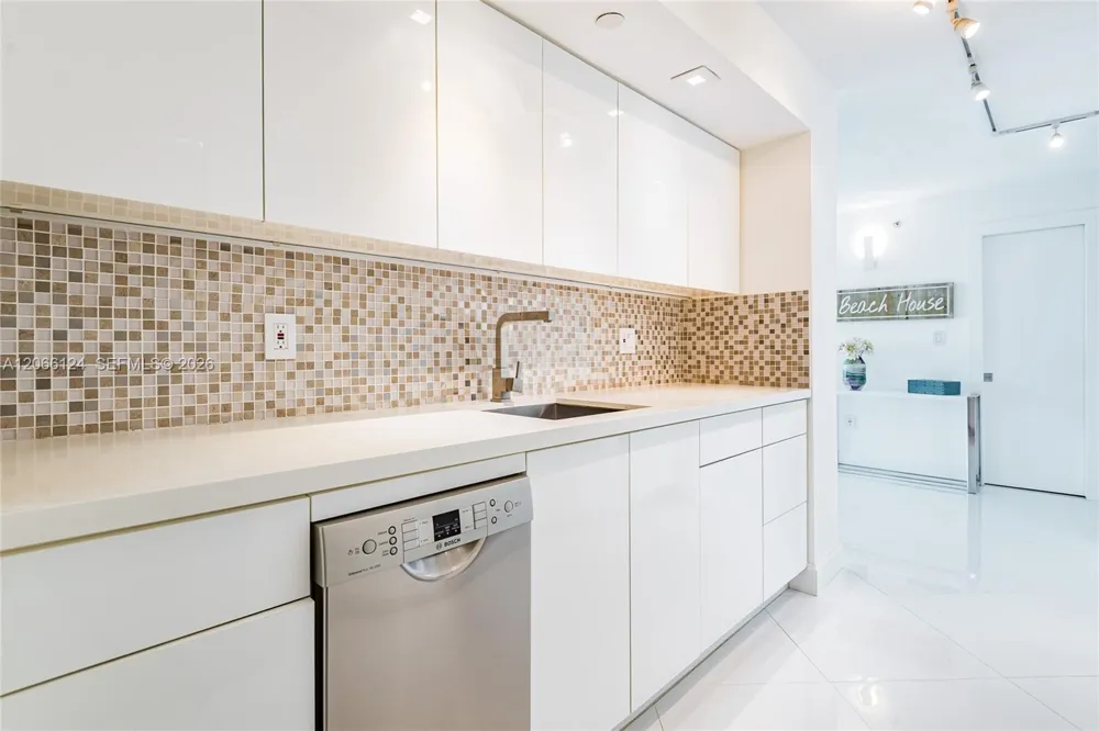 6917 Collins Ave #720 Miami Beach, FL 33141