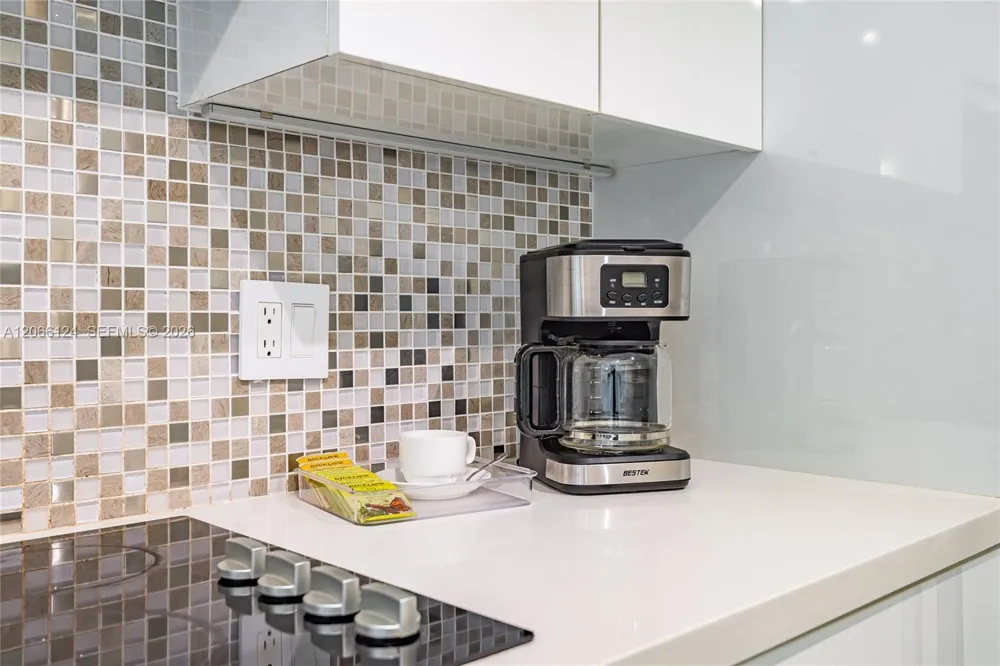 6917 Collins Ave #720 Miami Beach, FL 33141